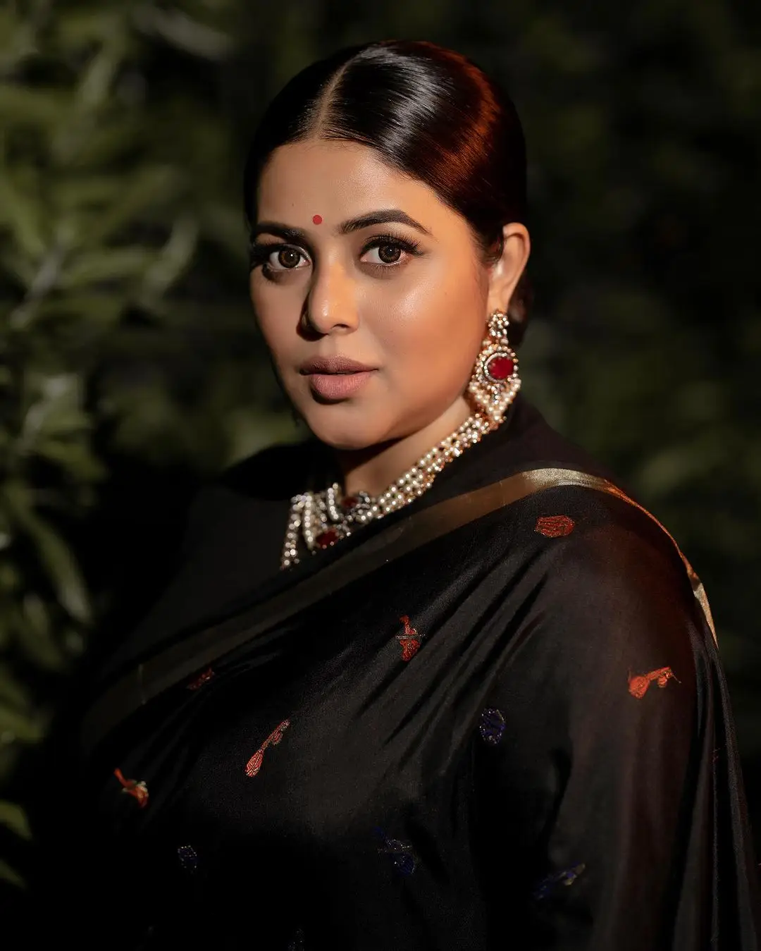 Shamna Kasim Stills in Indian Traditional Black Saree